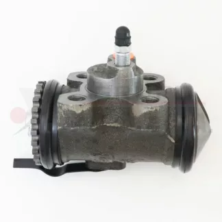 Bomba de frenos trasera 1 1/2 Isuzu NRR izquierda con grifo