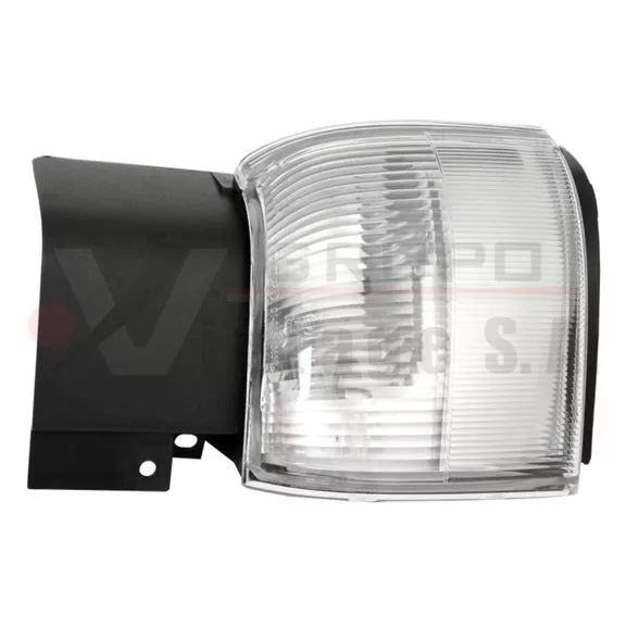 Lámpara media luz derecha Nissan UD blanca