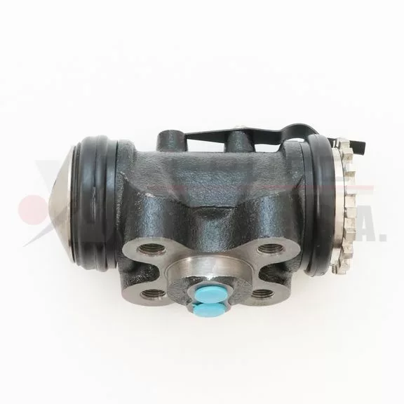 Bomba de frenos trasera 1 1/2 Hino 500 FC izquierda con grifo